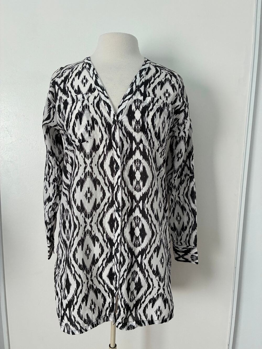Athleta Ikat Bloom Tunic Top Cotton Silk Size XS Lightweight Button Front V-Neck